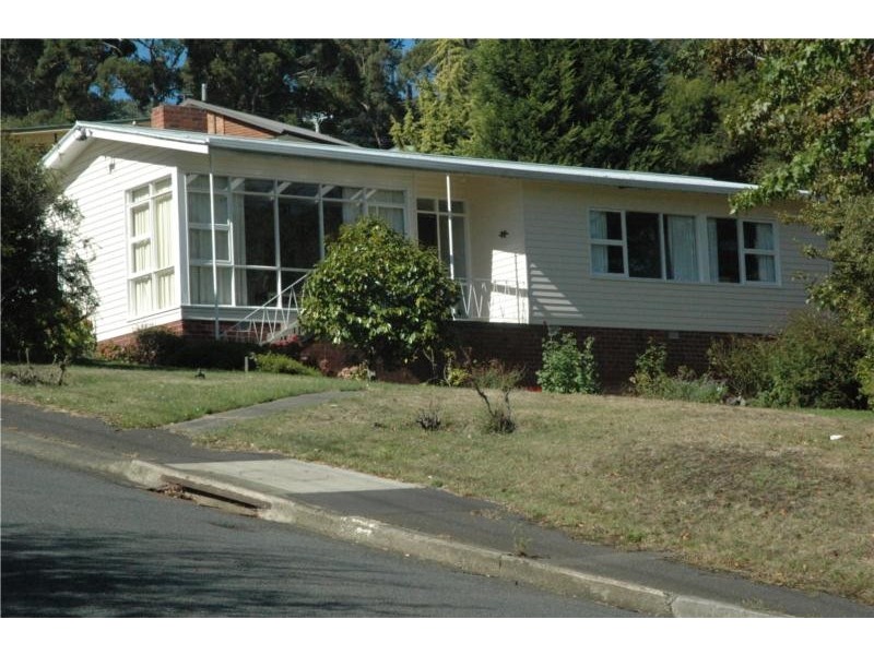 72 Begonia Street, Lindisfarne TAS 7015