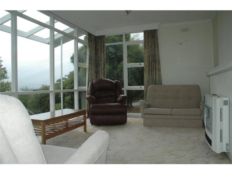 72 Begonia Street, Lindisfarne TAS 7015