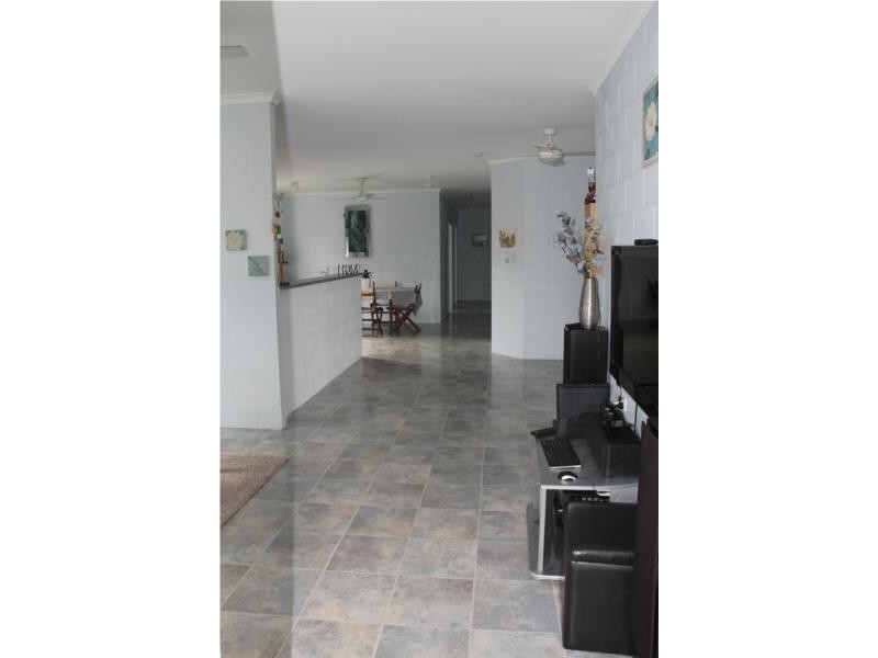 8 Rafferty Street, White Rock QLD 4868