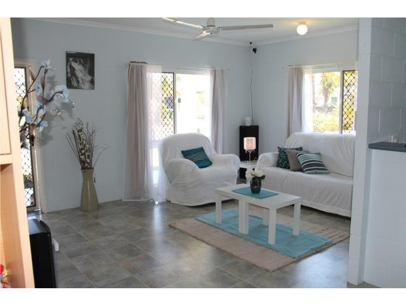 8 Rafferty Street, White Rock QLD 4868