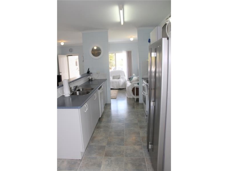 8 Rafferty Street, White Rock QLD 4868