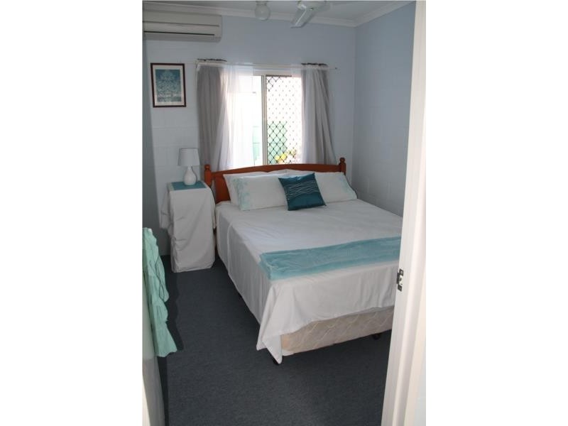 8 Rafferty Street, White Rock QLD 4868