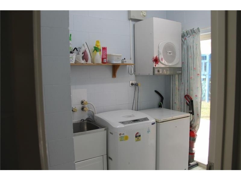 8 Rafferty Street, White Rock QLD 4868