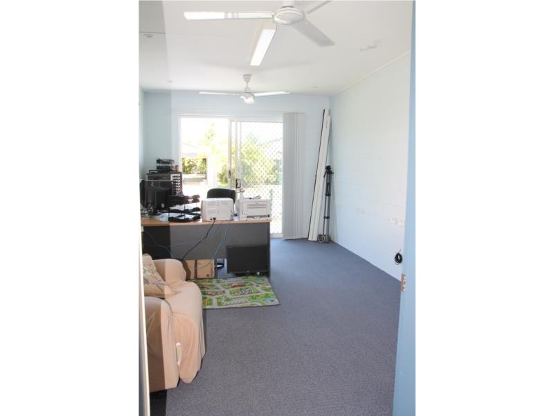 8 Rafferty Street, White Rock QLD 4868