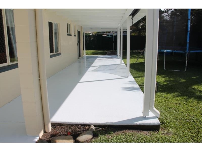 8 Rafferty Street, White Rock QLD 4868