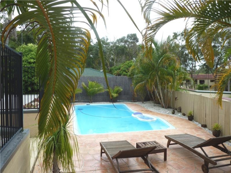 8 Dromana Crescent, Helensvale QLD 4212