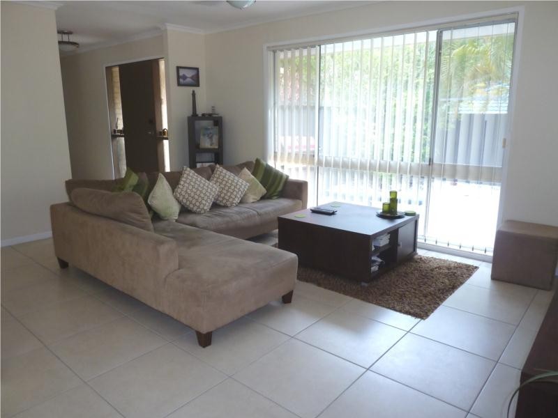 8 Dromana Crescent, Helensvale QLD 4212