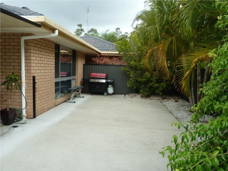 8 Dromana Crescent, Helensvale QLD 4212