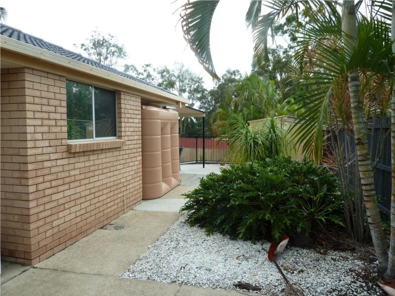 8 Dromana Crescent, Helensvale QLD 4212