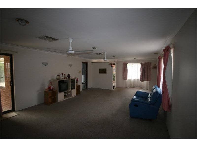 13 Wilga Street, Maddington WA 6109