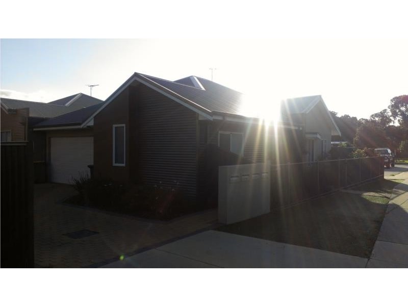 1/82 Fifth Road, Armadale WA 6112