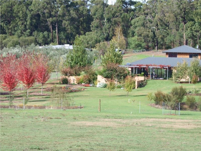 70 Holyoake Road, Dwellingup WA 6213
