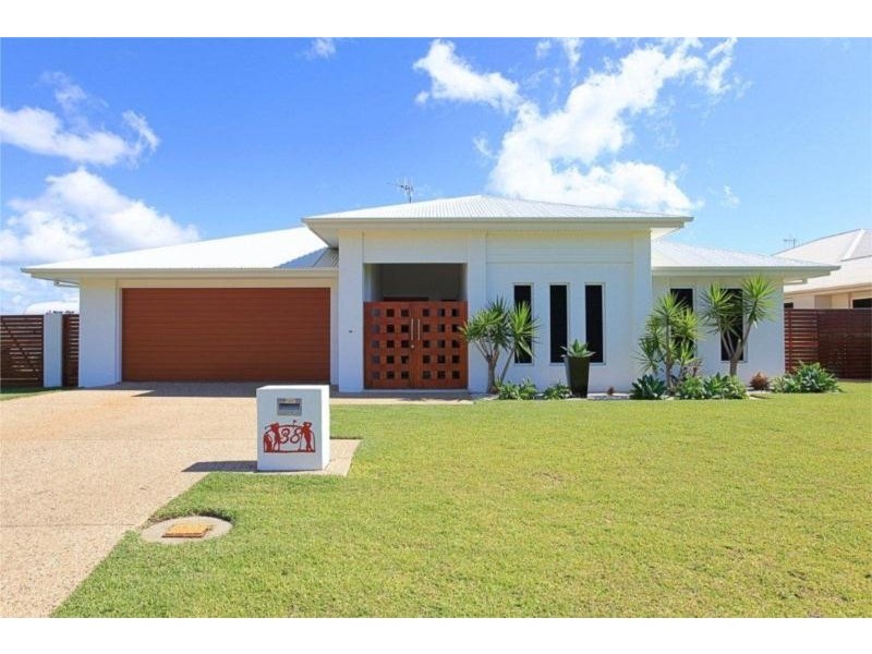 38 Bisdee Street, Coral Cove QLD 4670