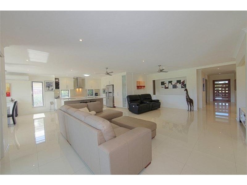 38 Bisdee Street, Coral Cove QLD 4670