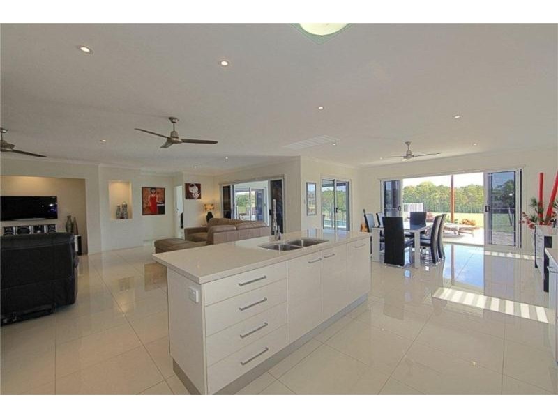 38 Bisdee Street, Coral Cove QLD 4670