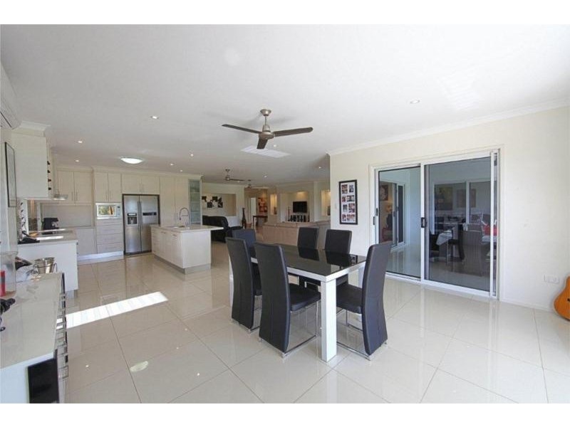 38 Bisdee Street, Coral Cove QLD 4670