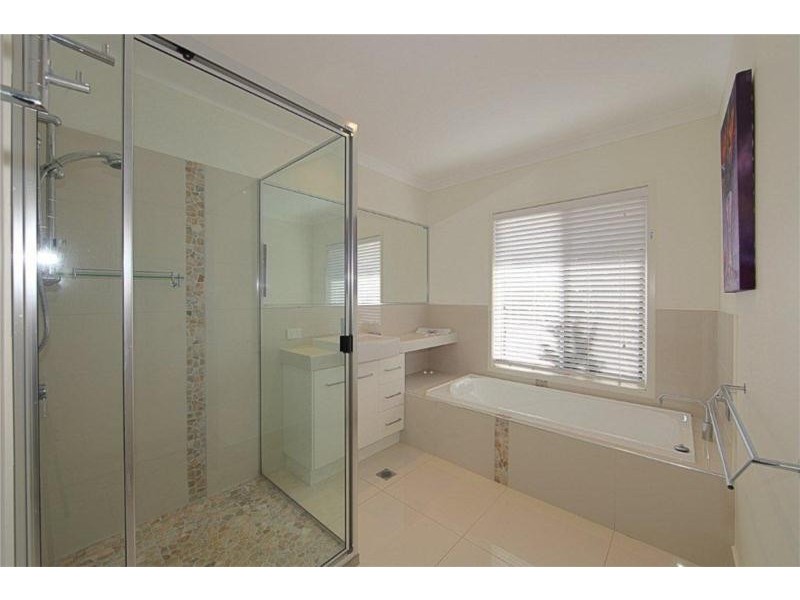 38 Bisdee Street, Coral Cove QLD 4670