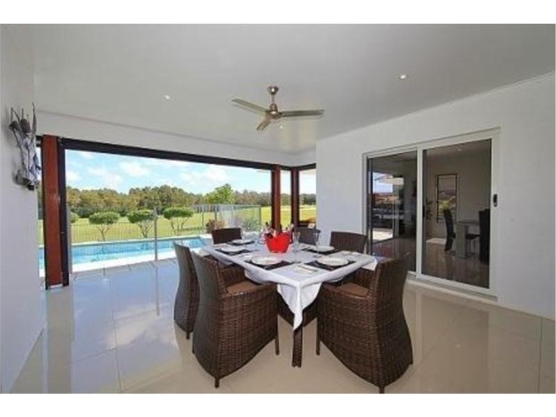 38 Bisdee Street, Coral Cove QLD 4670