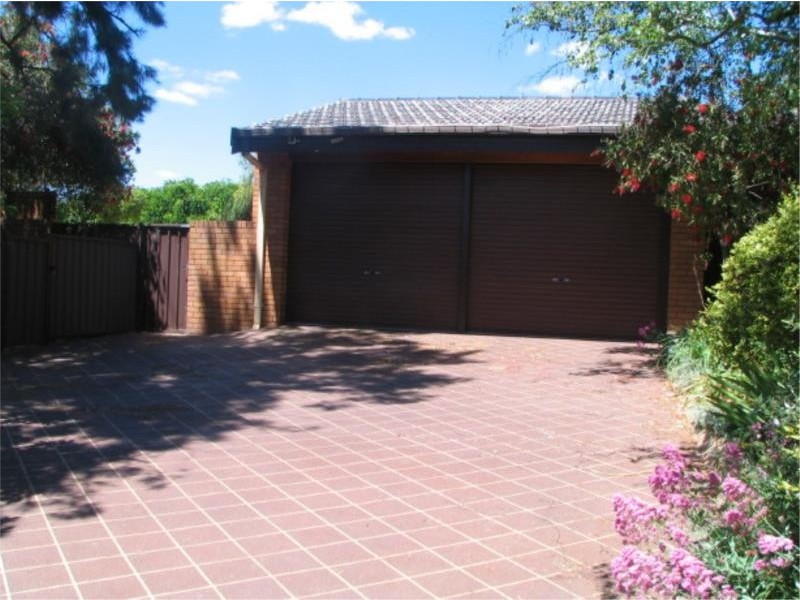 40 Gowrie Walk, West Bathurst NSW 2795