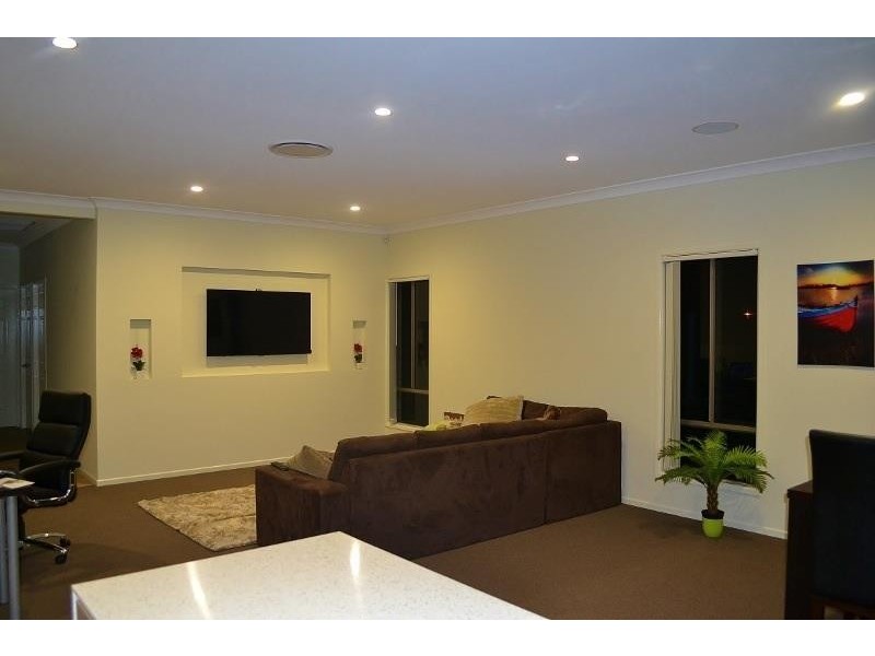 143 Junction Road, Morningside QLD 4170