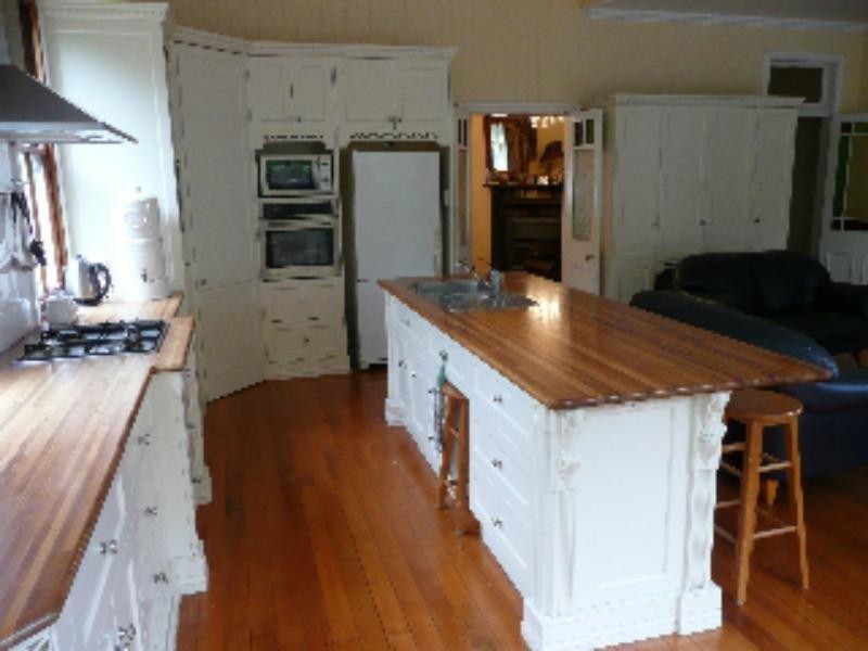 1 Robinson St, North Toowoomba QLD 4350