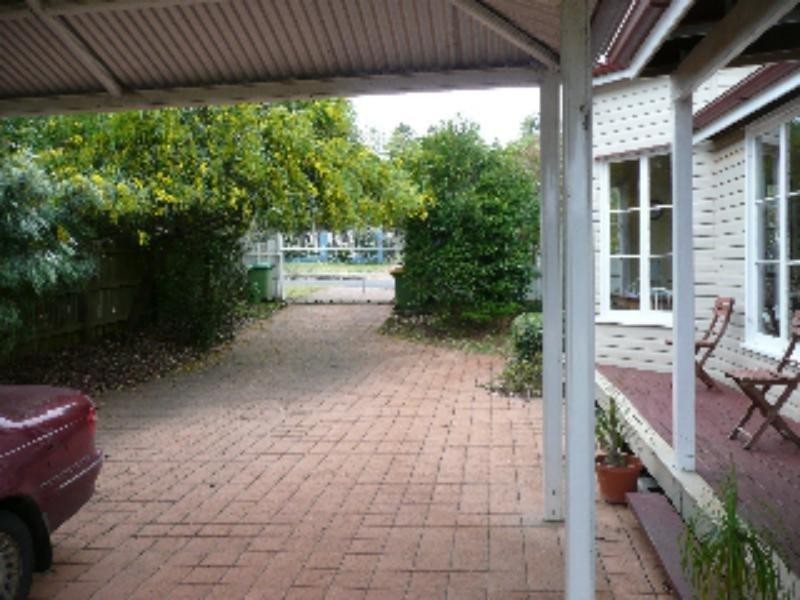 1 Robinson St, North Toowoomba QLD 4350