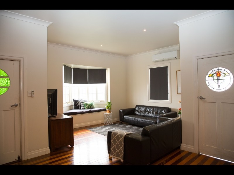 79 Glebe Road, Silkstone QLD 4304