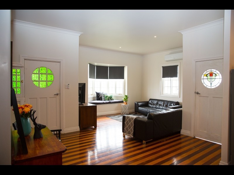 79 Glebe Road, Silkstone QLD 4304