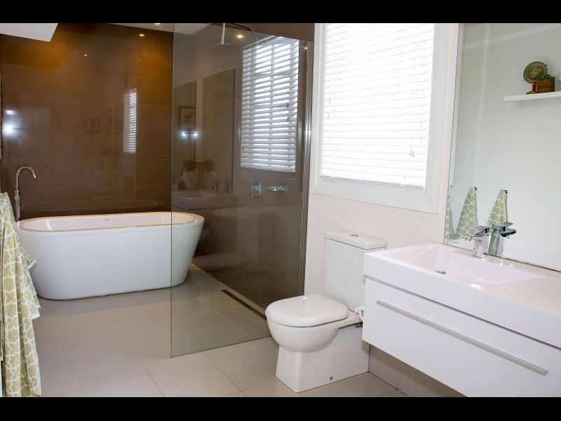 79 Glebe Road, Silkstone QLD 4304