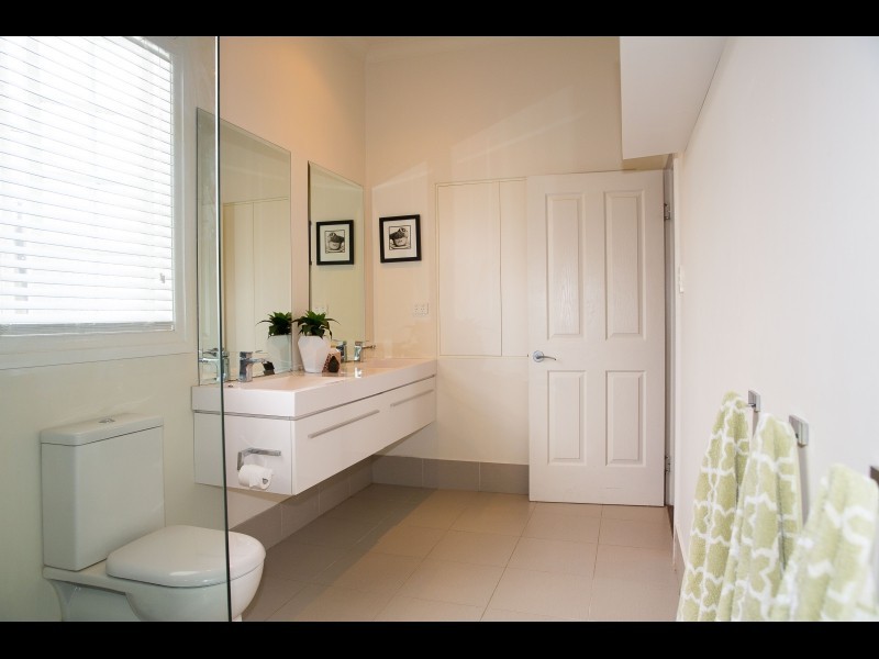 79 Glebe Road, Silkstone QLD 4304