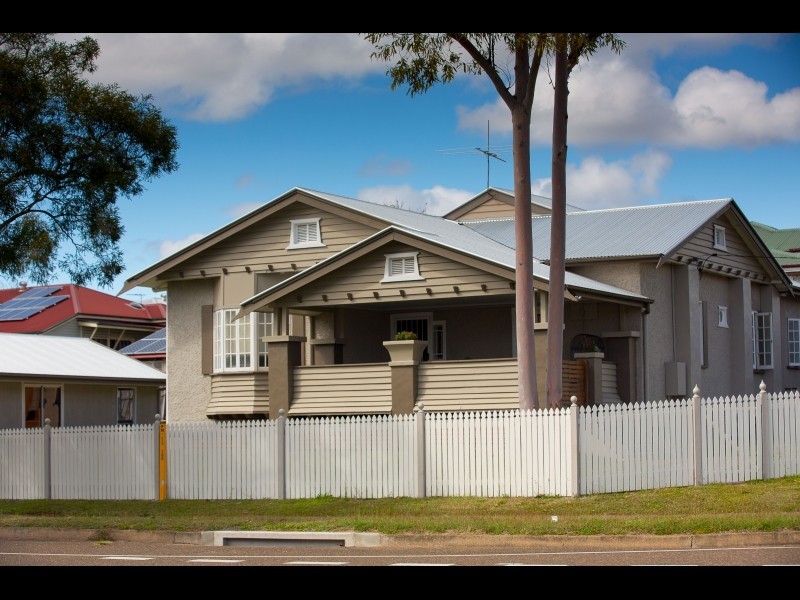 79 Glebe Road, Silkstone QLD 4304