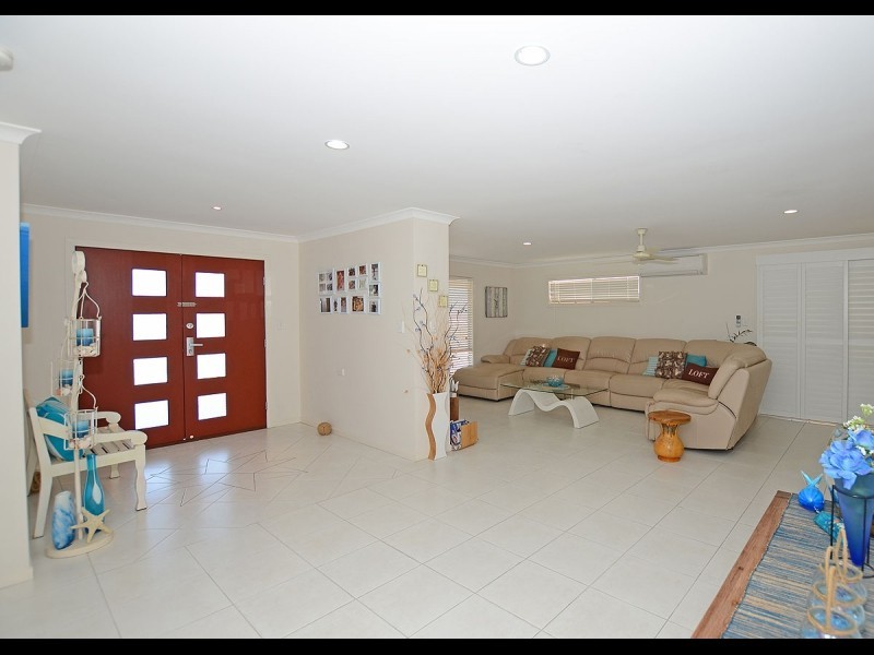24 Teresa Street, Nikenbah QLD 4655