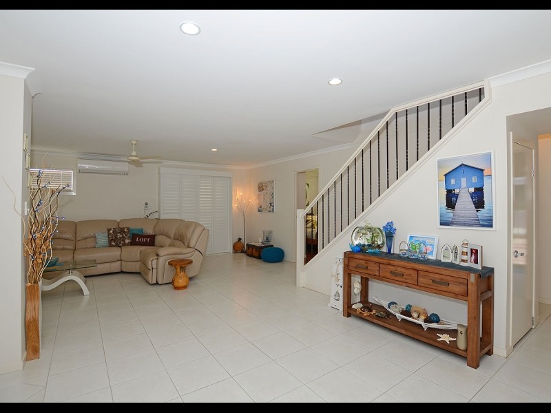 24 Teresa Street, Nikenbah QLD 4655