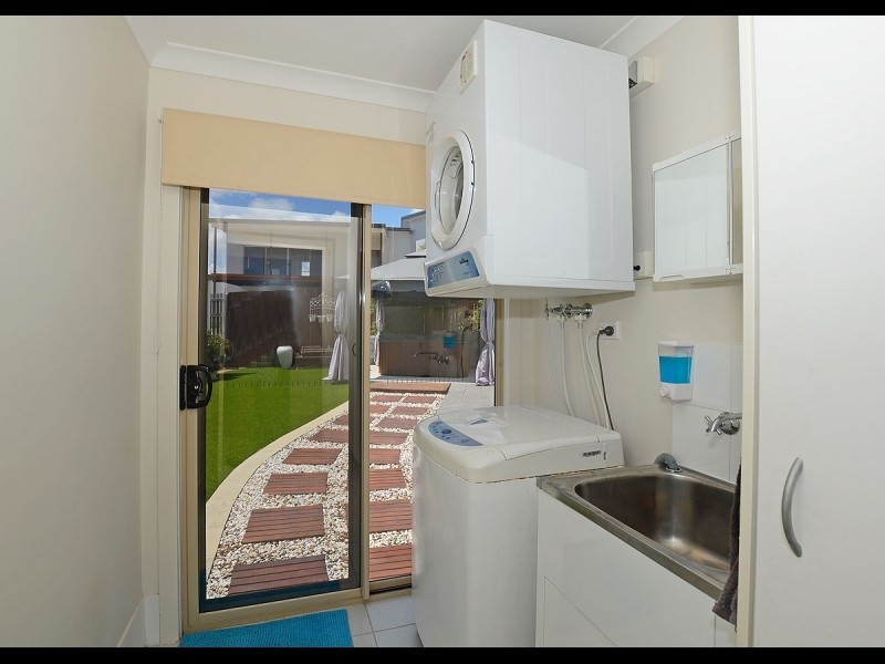 24 Teresa Street, Nikenbah QLD 4655
