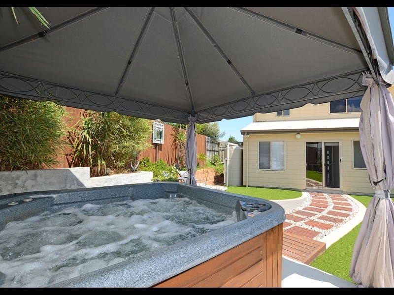 24 Teresa Street, Nikenbah QLD 4655