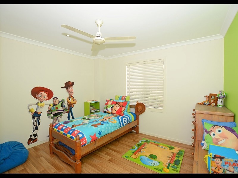 24 Teresa Street, Nikenbah QLD 4655