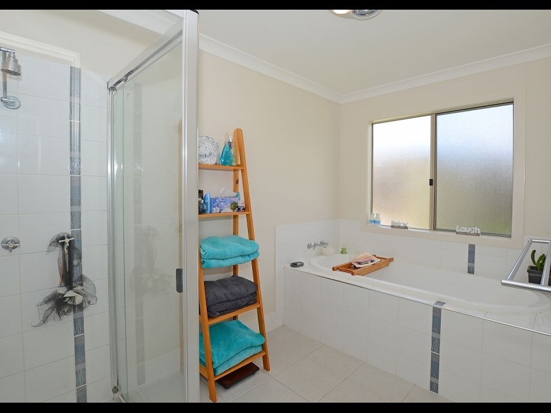 24 Teresa Street, Nikenbah QLD 4655