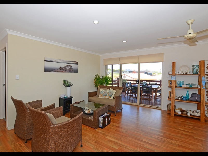 24 Teresa Street, Nikenbah QLD 4655