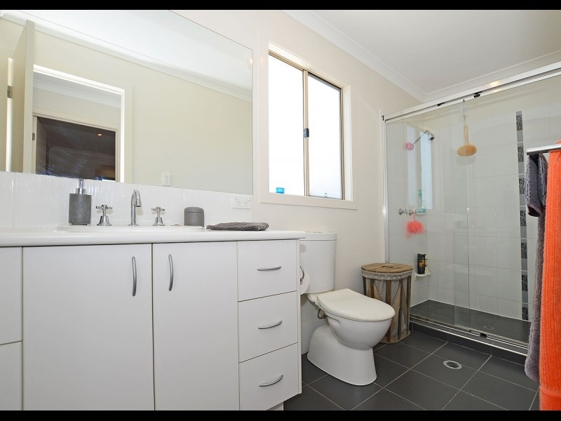 24 Teresa Street, Nikenbah QLD 4655