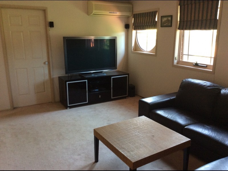 5 Wixstead Close, Point Clare NSW 2250