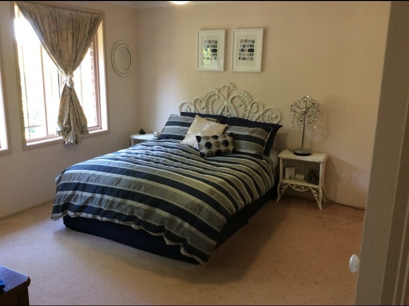 5 Wixstead Close, Point Clare NSW 2250