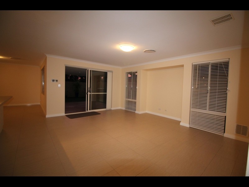 26 Atkins Parade, Hammond Park WA 6164