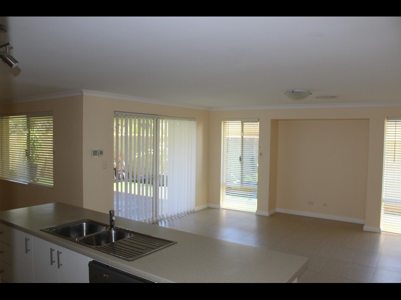 26 Atkins Parade, Hammond Park WA 6164