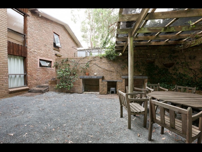 8 Tregarthen Road, Summertown SA 5141