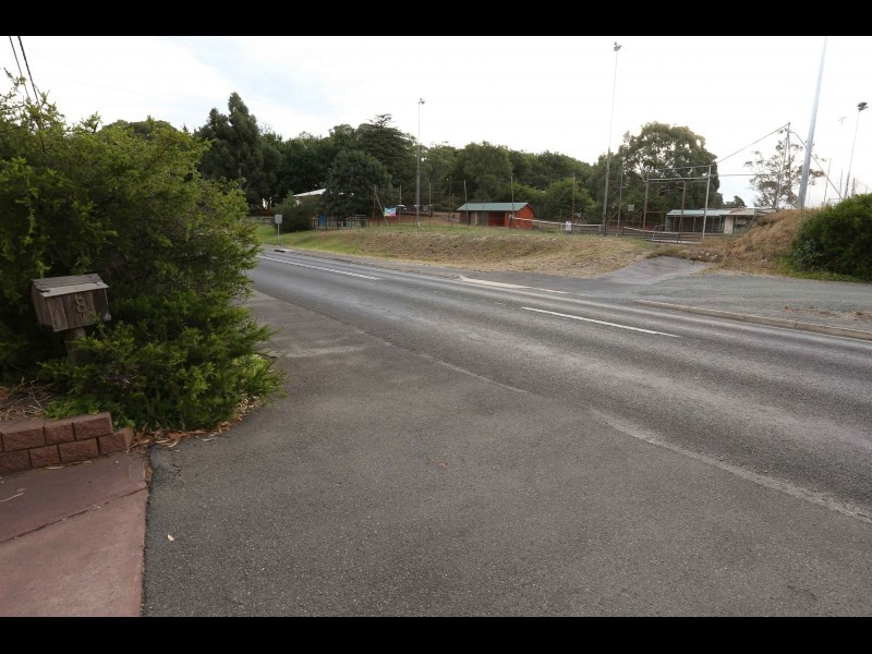 8 Tregarthen Road, Summertown SA 5141