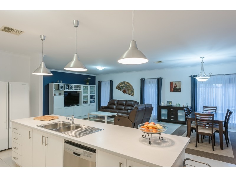 3 Risana Close, Madeley WA 6065