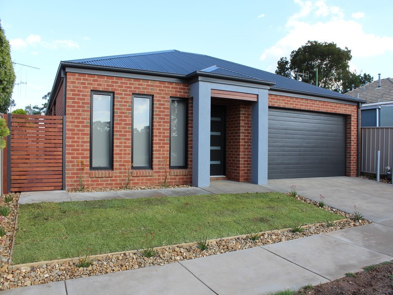 24a Raglan Street, White Hills VIC 3550