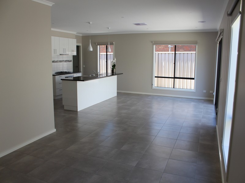 24a Raglan Street, White Hills VIC 3550