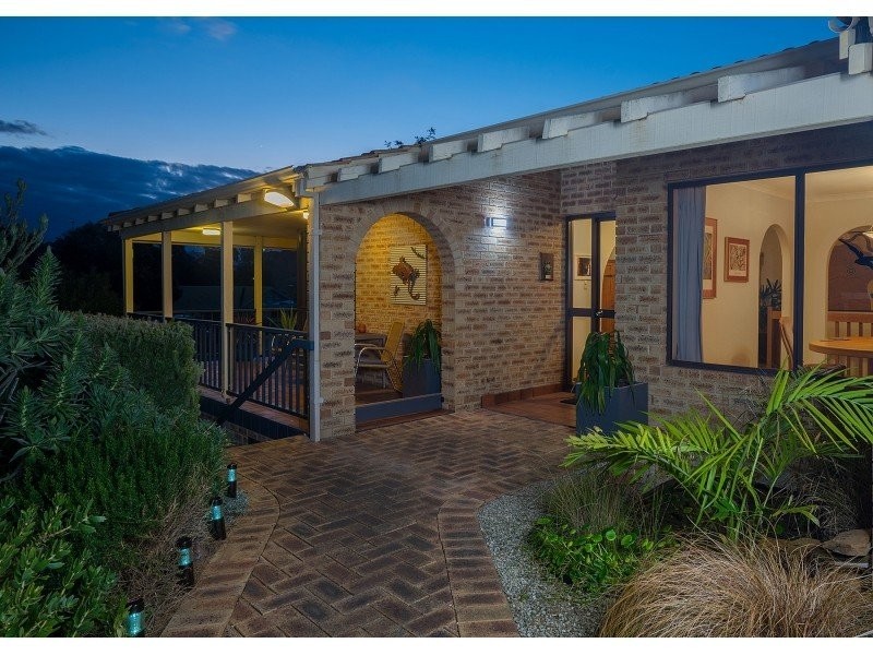 4 Carina Circle, Halls Head WA 6210