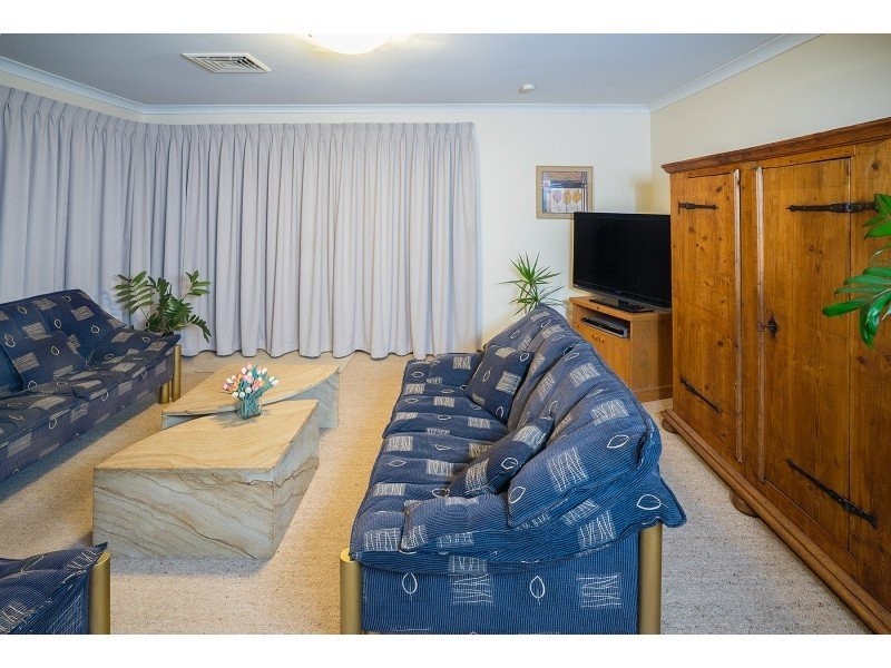 4 Carina Circle, Halls Head WA 6210